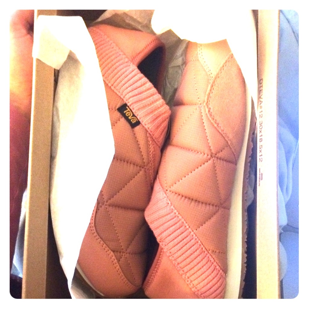 Teva Women W Ember Moc Slipper in coral sand new